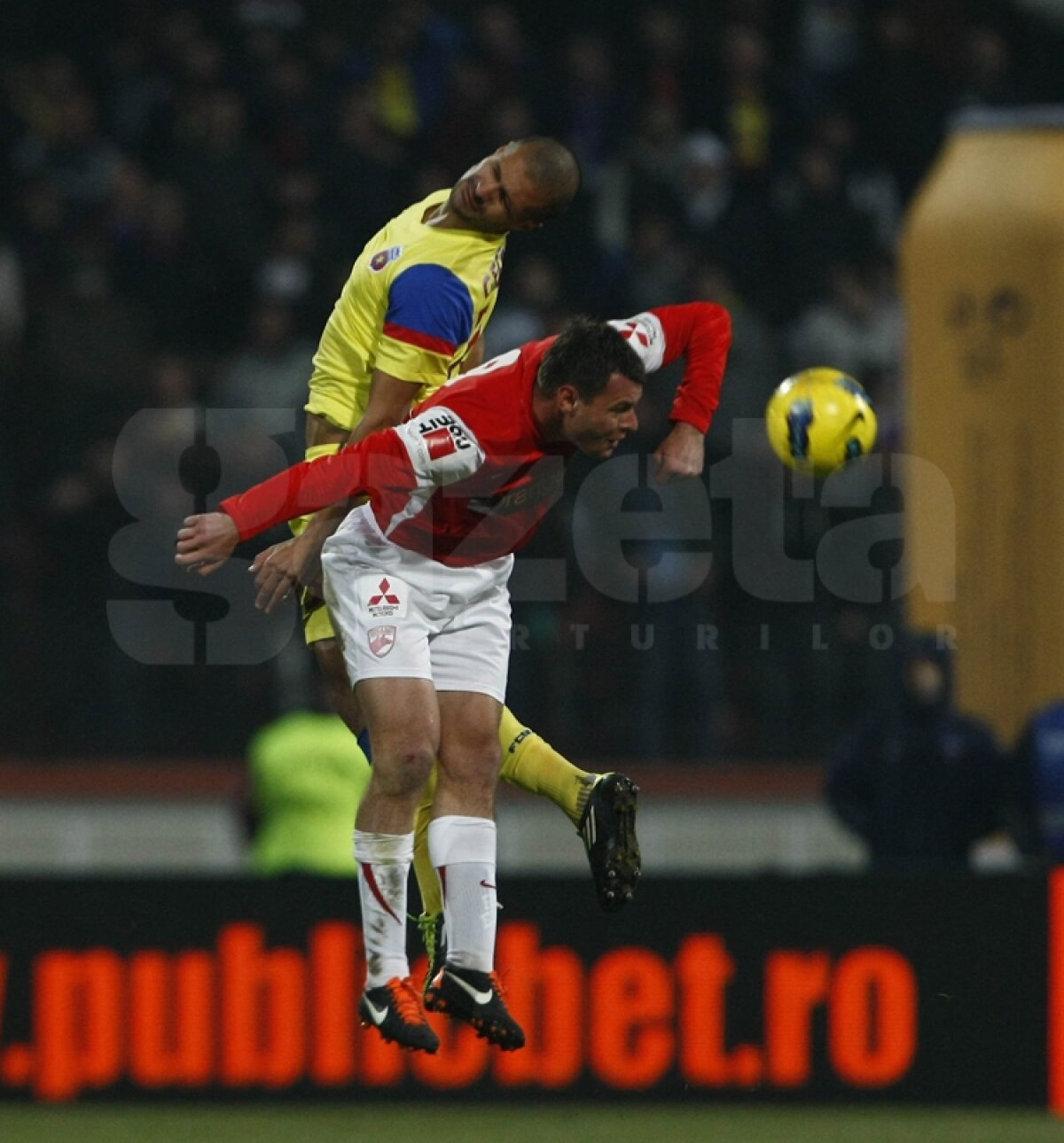 "Pufulete" l-a învins pe "Pufi" » Steaua a cîştigat Derby de România cu 3-1