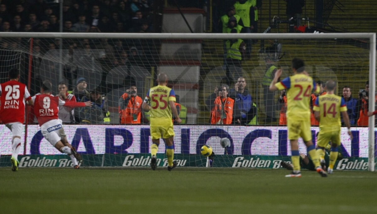 "Pufulete" l-a învins pe "Pufi" » Steaua a cîştigat Derby de România cu 3-1