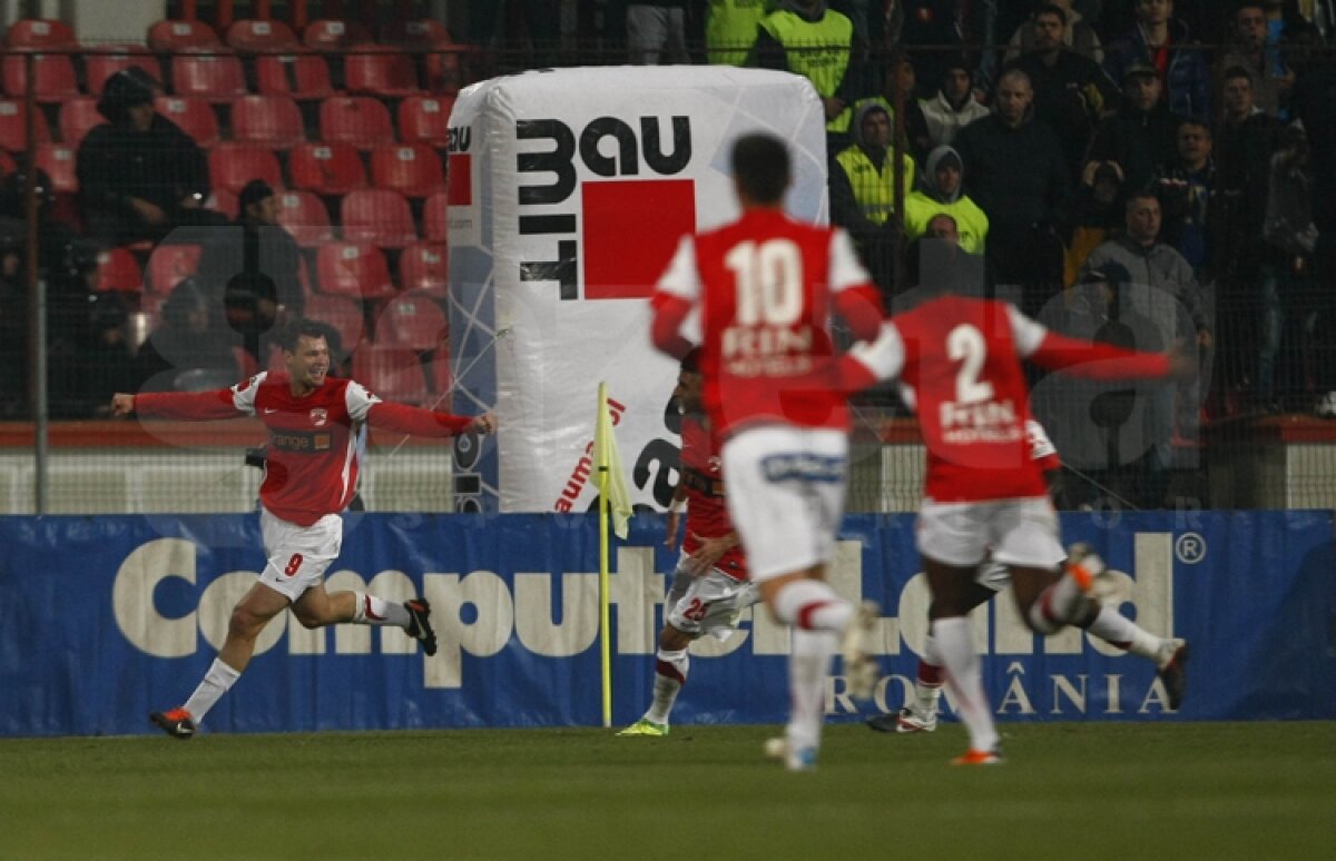 "Pufulete" l-a învins pe "Pufi" » Steaua a cîştigat Derby de România cu 3-1