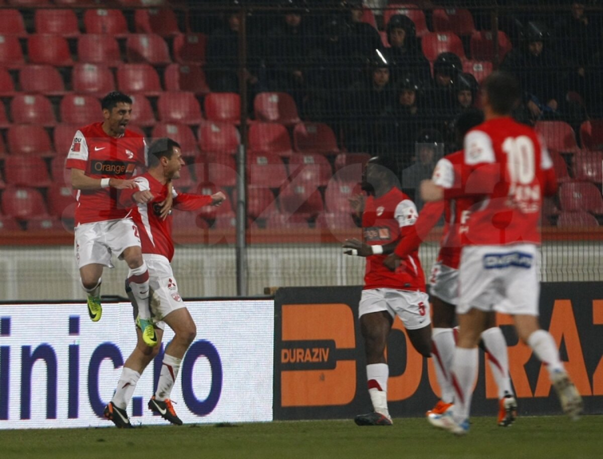 "Pufulete" l-a învins pe "Pufi" » Steaua a cîştigat Derby de România cu 3-1