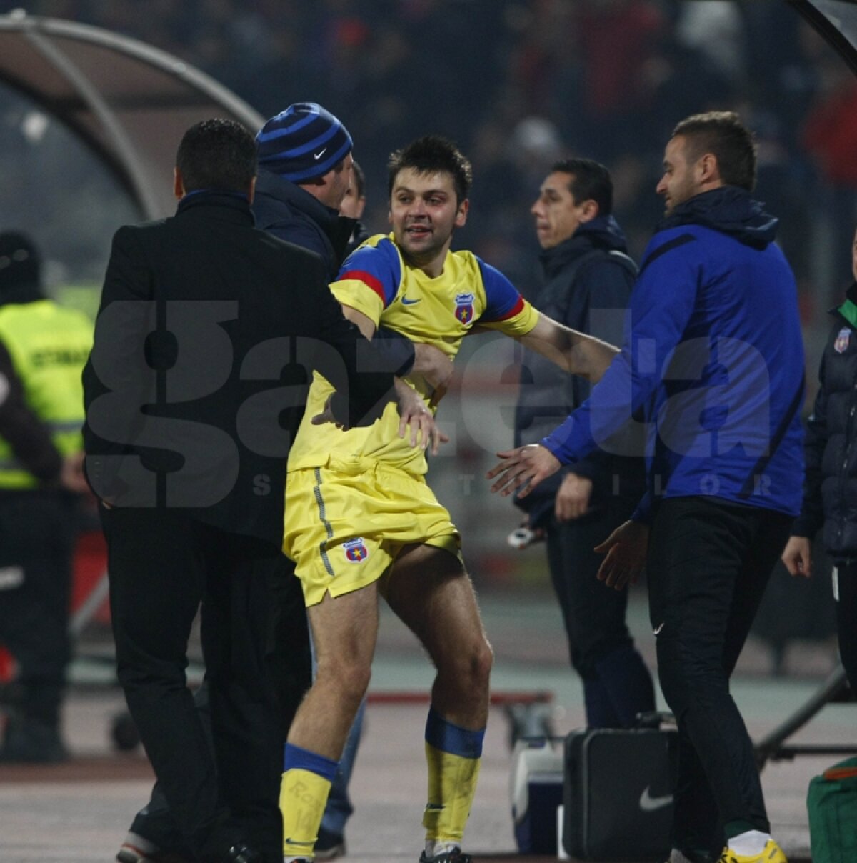 "Pufulete" l-a învins pe "Pufi" » Steaua a cîştigat Derby de România cu 3-1