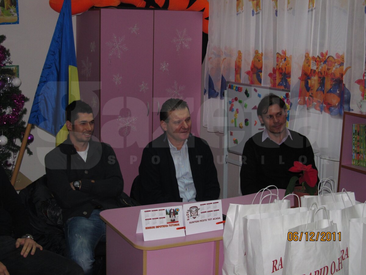 GALERIE FOTO De Moş Nicolae, rapidiştii au făcut cadouri la o grădiniţă din Ghencea