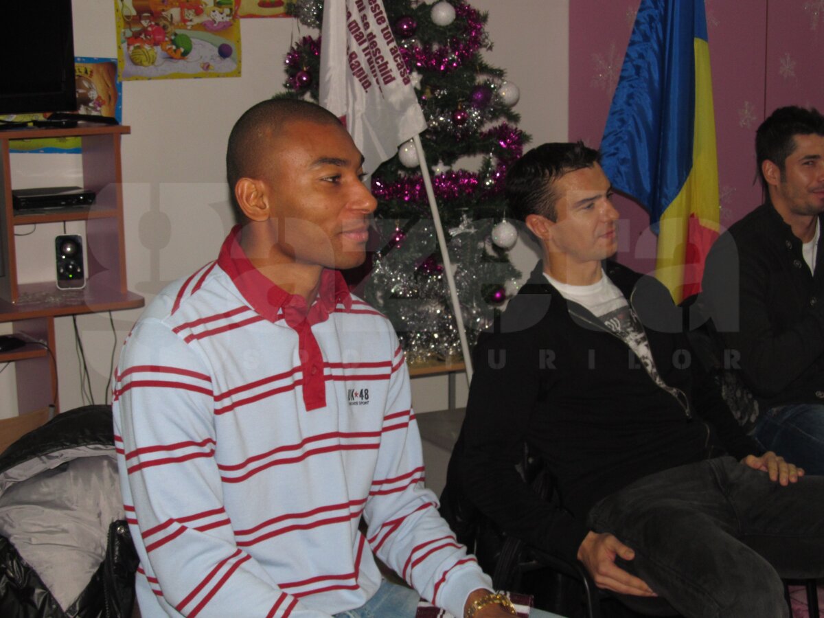 GALERIE FOTO De Moş Nicolae, rapidiştii au făcut cadouri la o grădiniţă din Ghencea