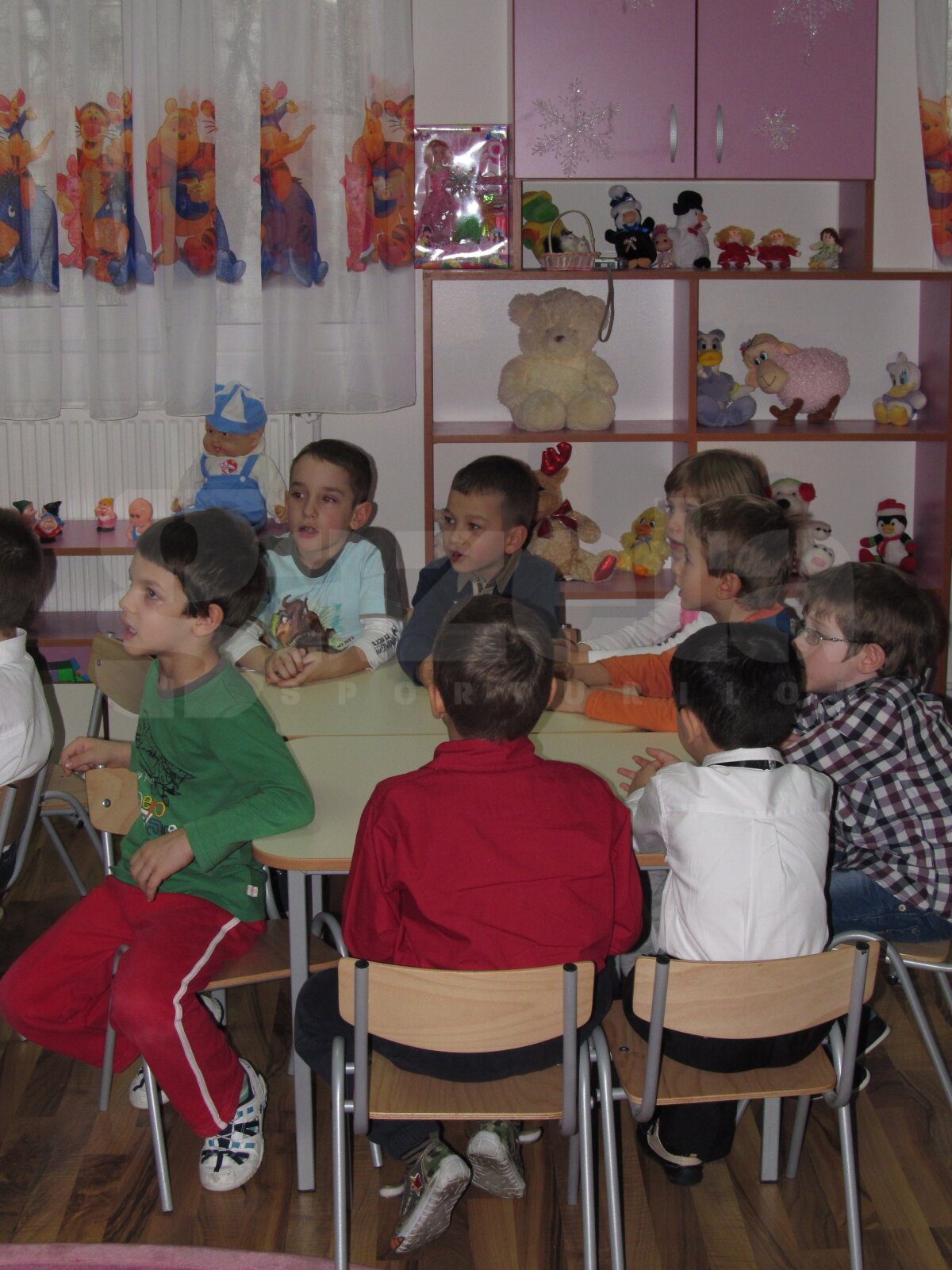 GALERIE FOTO De Moş Nicolae, rapidiştii au făcut cadouri la o grădiniţă din Ghencea