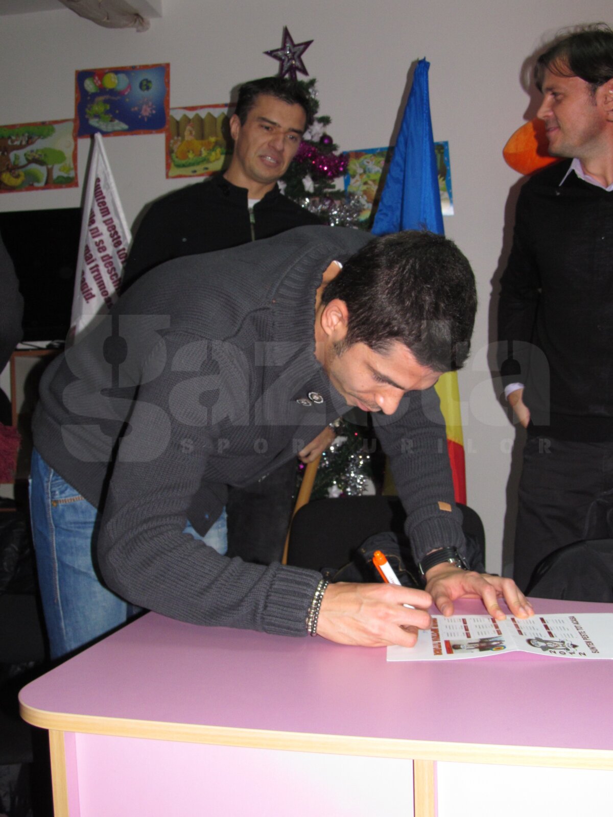 GALERIE FOTO De Moş Nicolae, rapidiştii au făcut cadouri la o grădiniţă din Ghencea