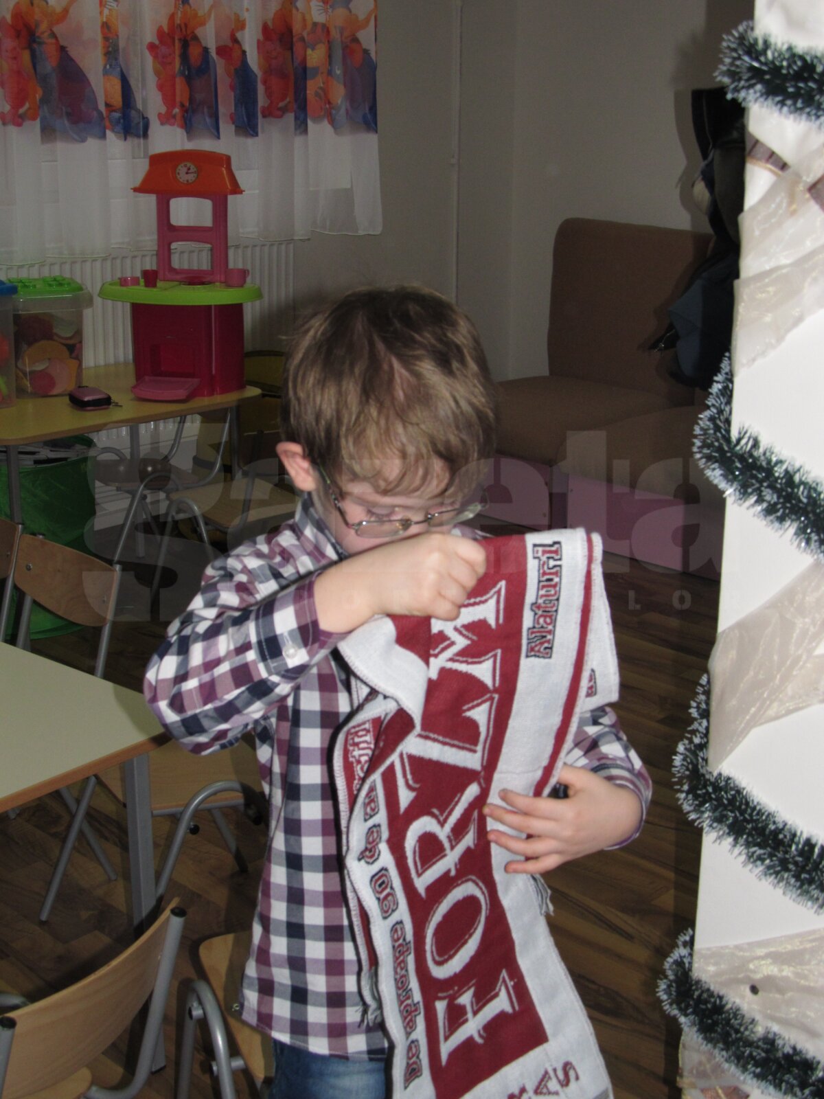 GALERIE FOTO De Moş Nicolae, rapidiştii au făcut cadouri la o grădiniţă din Ghencea