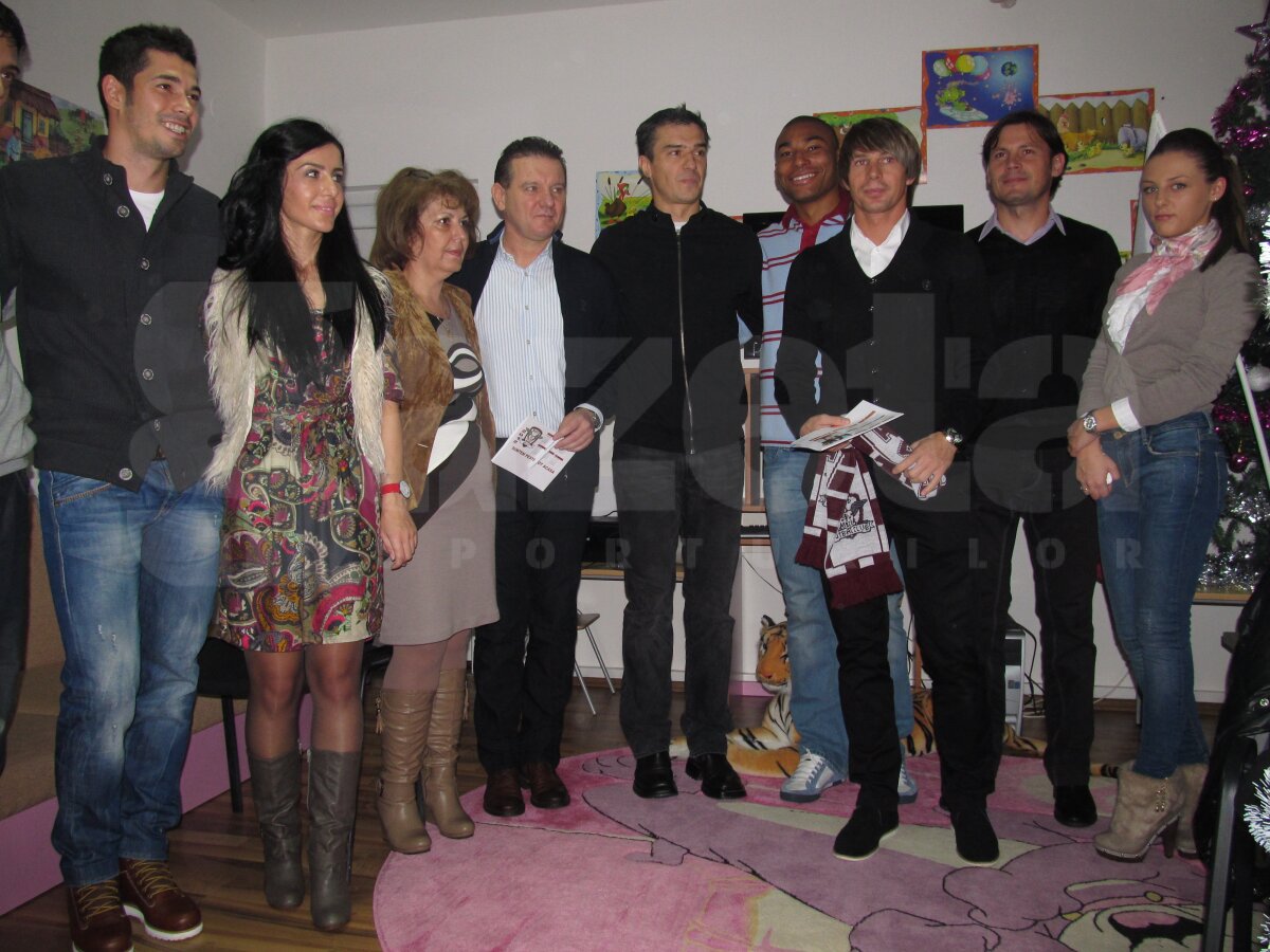 GALERIE FOTO De Moş Nicolae, rapidiştii au făcut cadouri la o grădiniţă din Ghencea