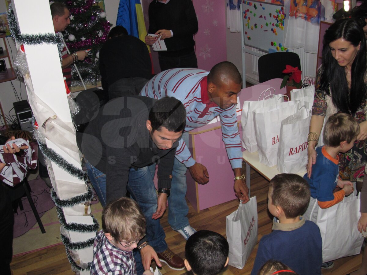 GALERIE FOTO De Moş Nicolae, rapidiştii au făcut cadouri la o grădiniţă din Ghencea