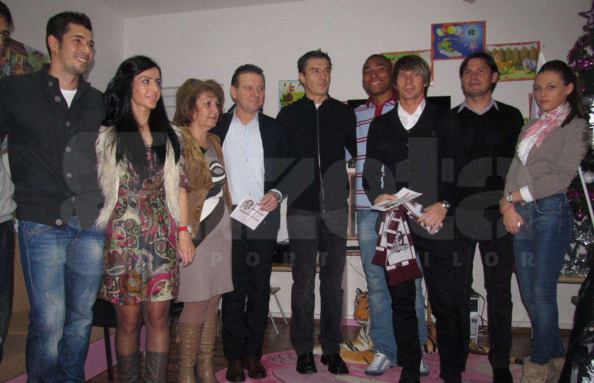 GALERIE FOTO De Moş Nicolae, rapidiştii au făcut cadouri la o grădiniţă din Ghencea