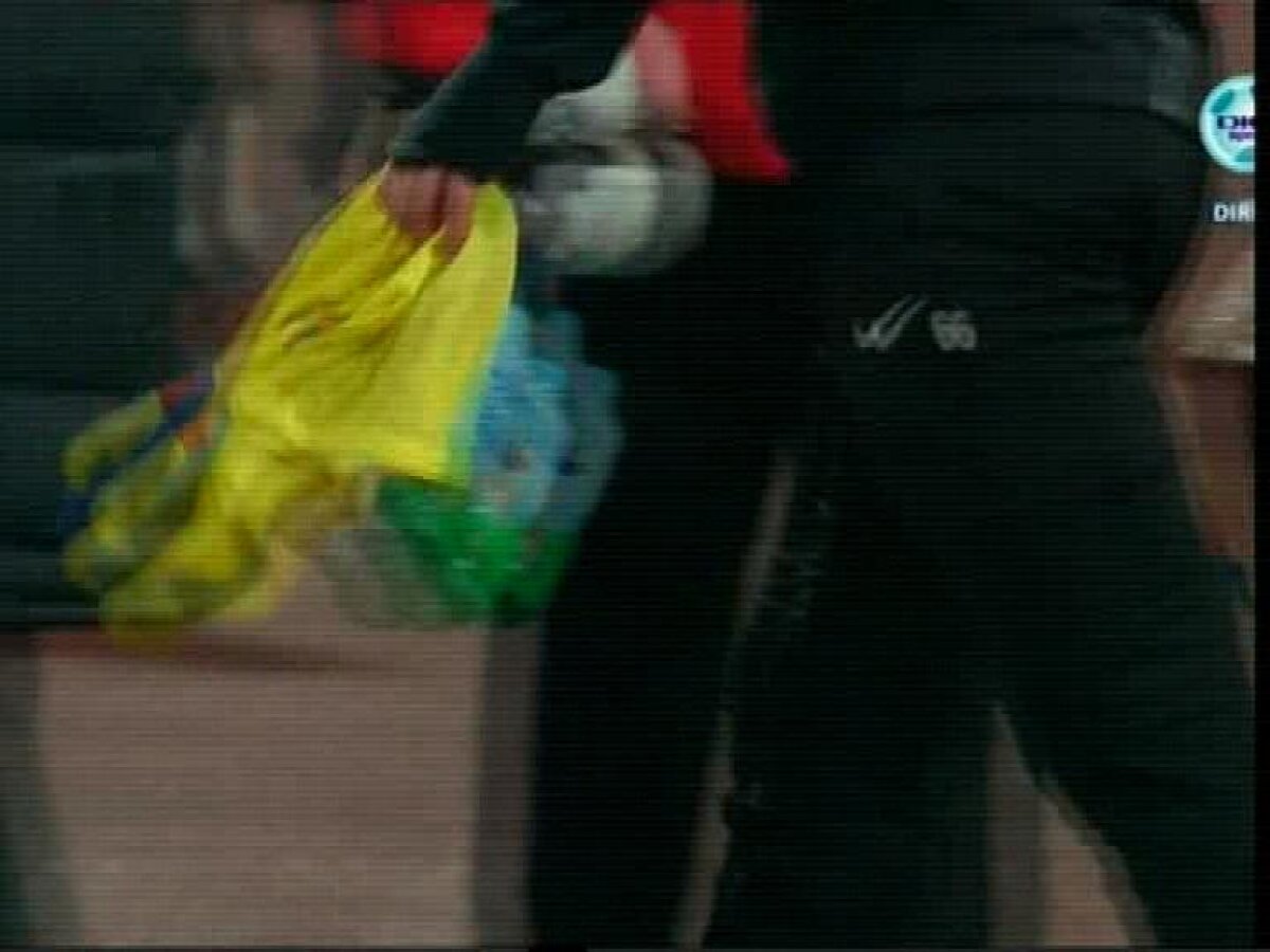 Nilă făcea schimb de tricouri cu Dorel Stoica în timp ce colegii săi sărbătoreau victoria cu galeria