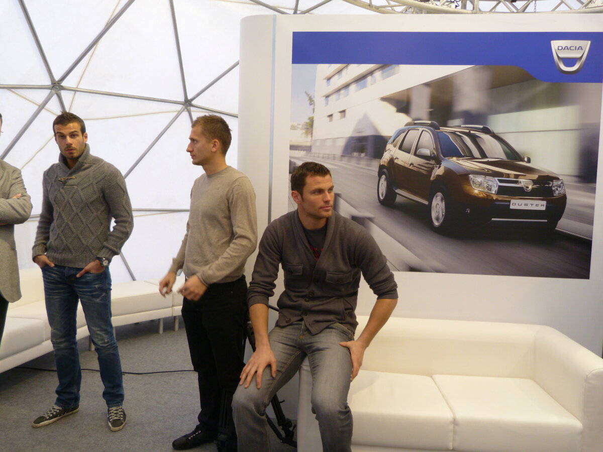 FOTO » Torje şi colegii săi de la Udinese au testat calităţile de off-road ale Daciei Duster