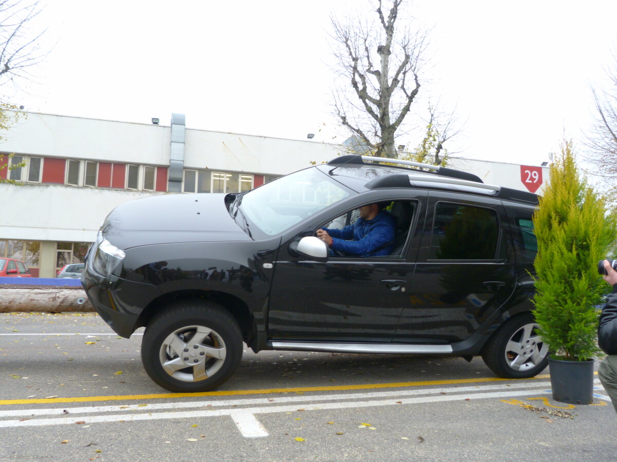 FOTO » Torje şi colegii săi de la Udinese au testat calităţile de off-road ale Daciei Duster