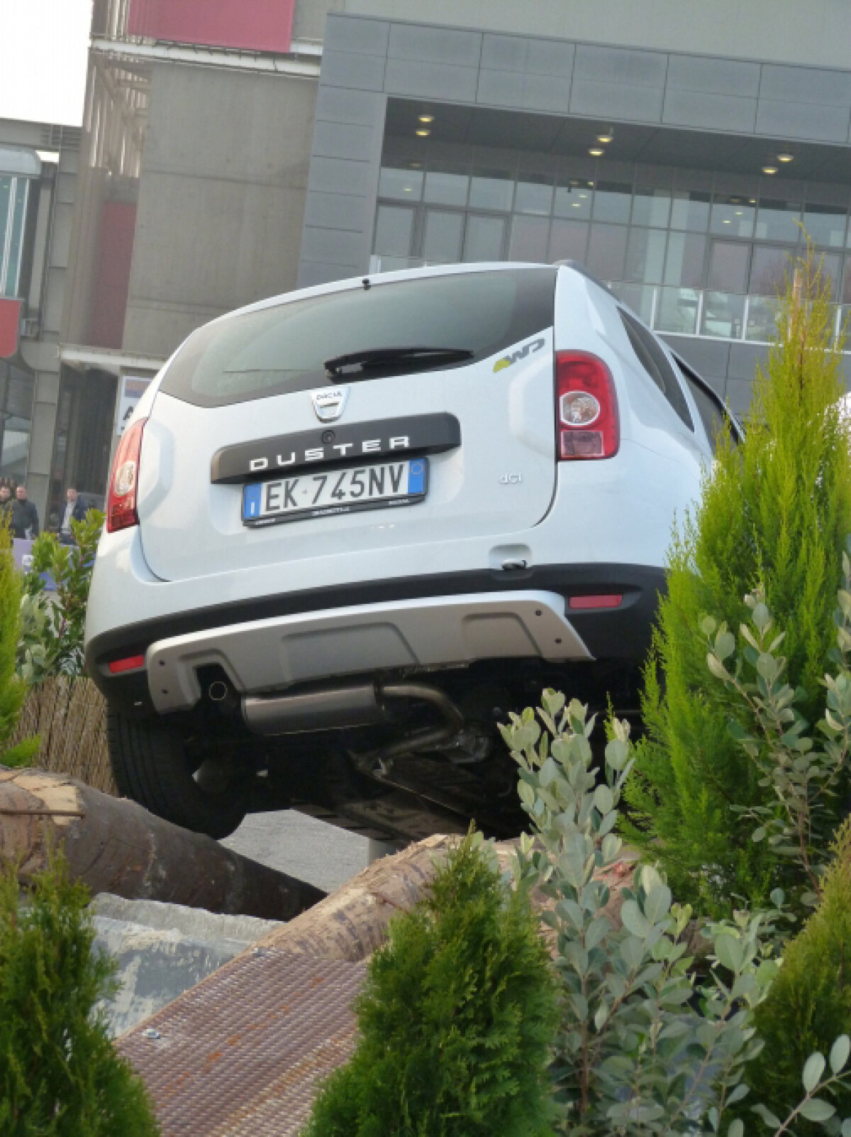 FOTO » Torje şi colegii săi de la Udinese au testat calităţile de off-road ale Daciei Duster