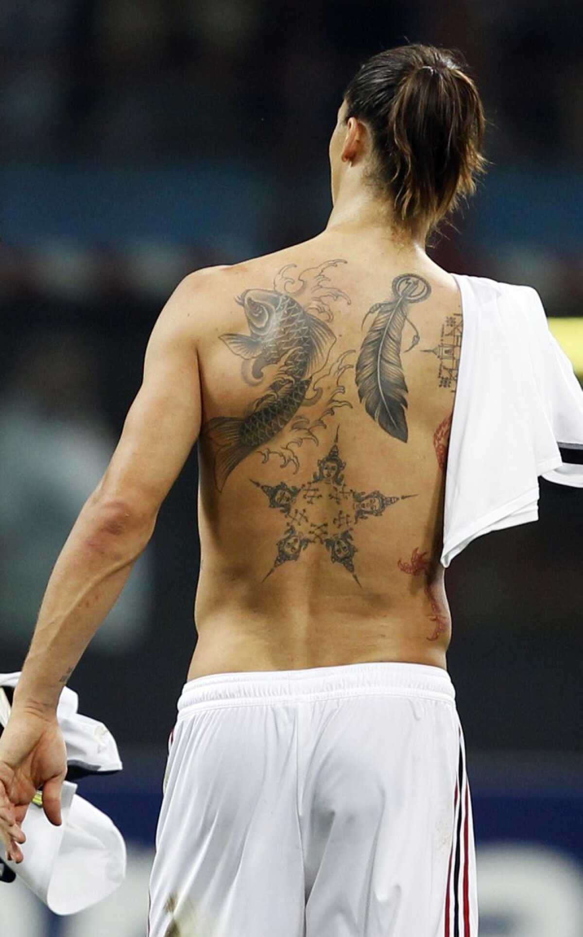 O concluzie ironică la finalul carierei unui mare jucător: "Azi, nu mai poţi fi fotbalist dacă nu eşti tatuat!"