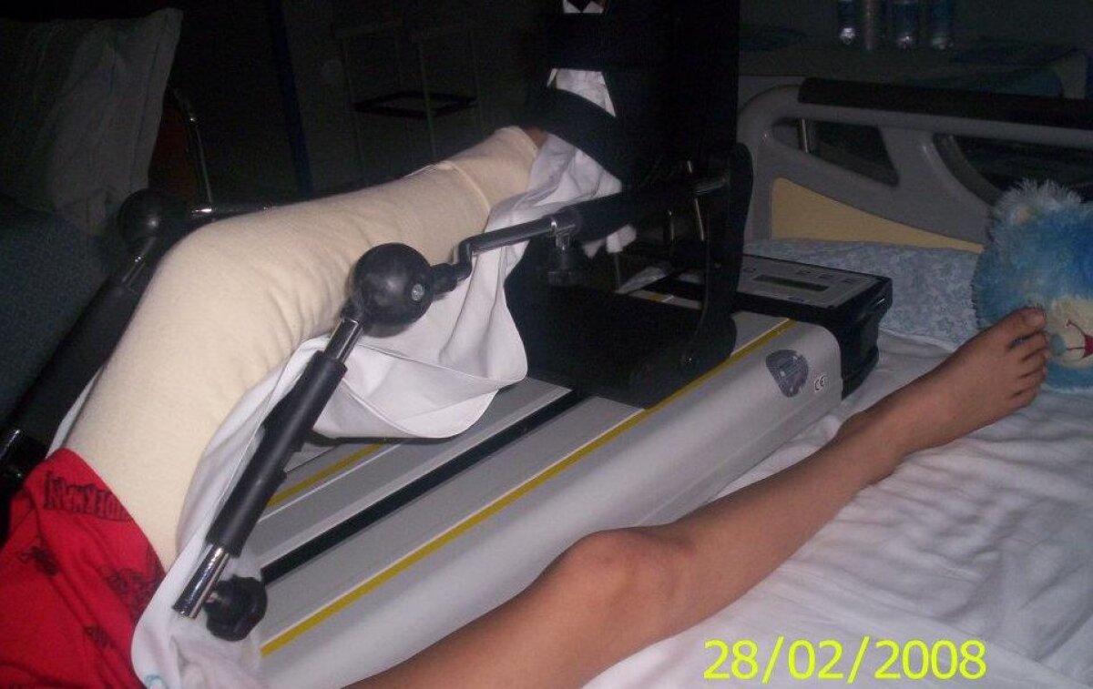 FOTO » TÎNĂRUL SĂPTĂMÎNII » Povestea lui Bogdan, 14 ani, campion naţional la karate, băiatul pe care cancerul nu-l sperie