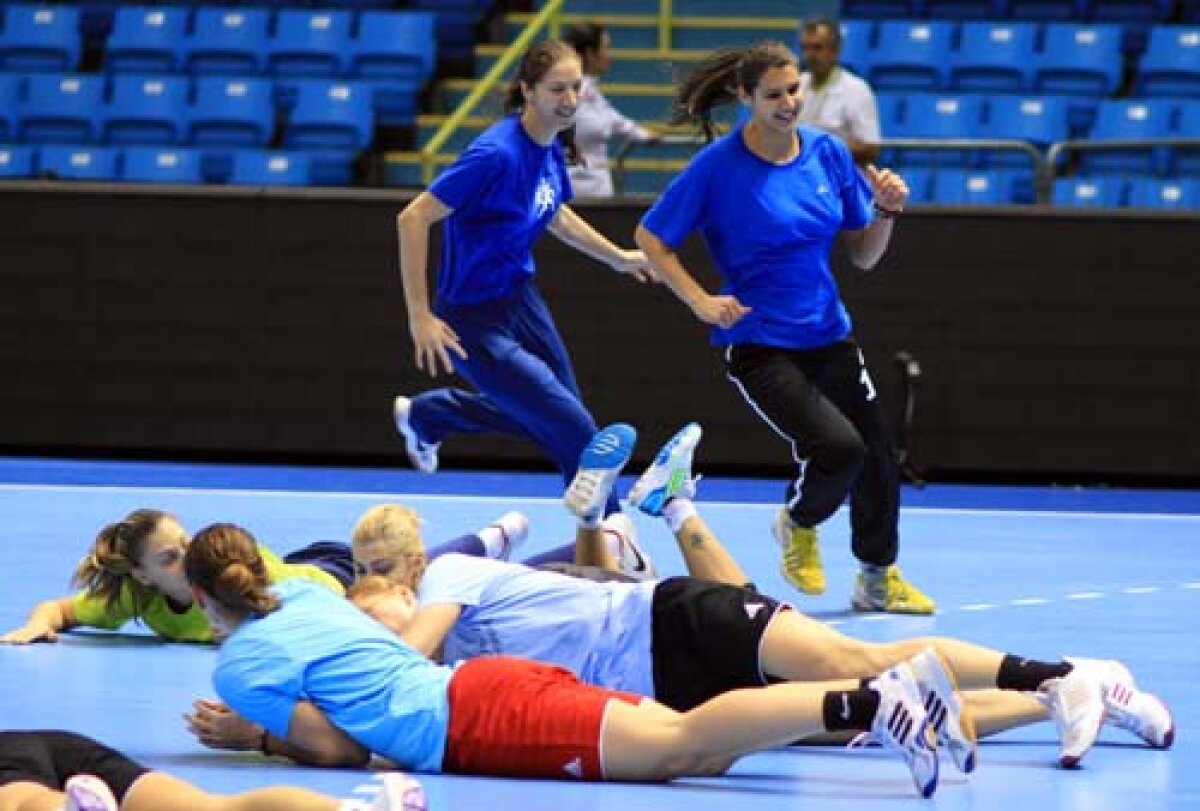 Huţupan le critică pe Talida şi Pîslaru: "Dacă aveam poartă, cîştigam clar cu Japonia!"