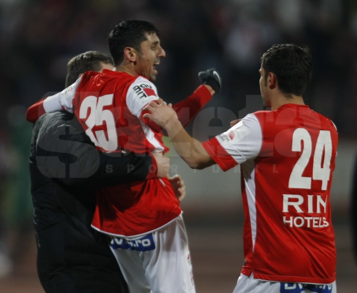FOTO "Cîinii" s-au calificat în semifinale » Dinamo - Petrolul 2-1
