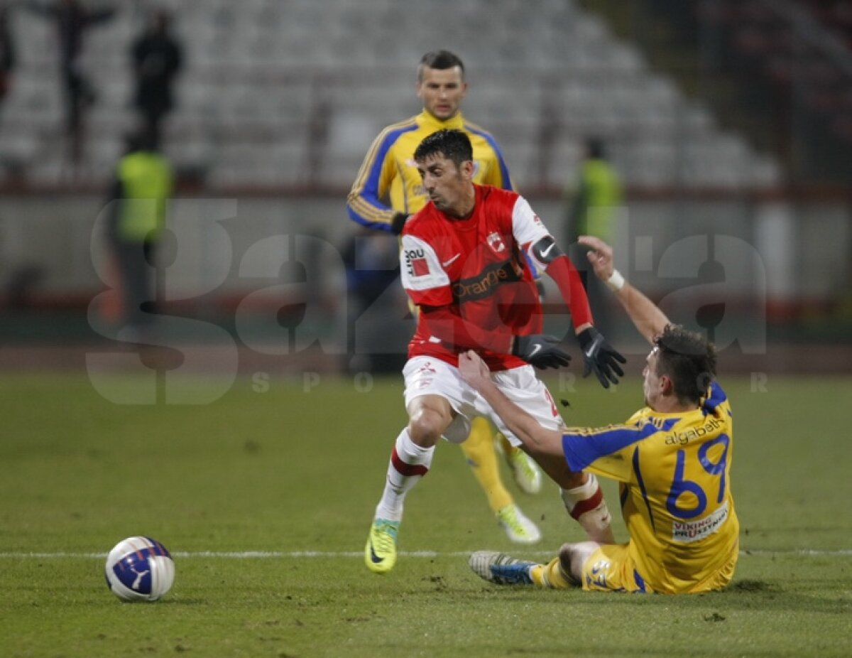 FOTO "Cîinii" s-au calificat în semifinale » Dinamo - Petrolul 2-1