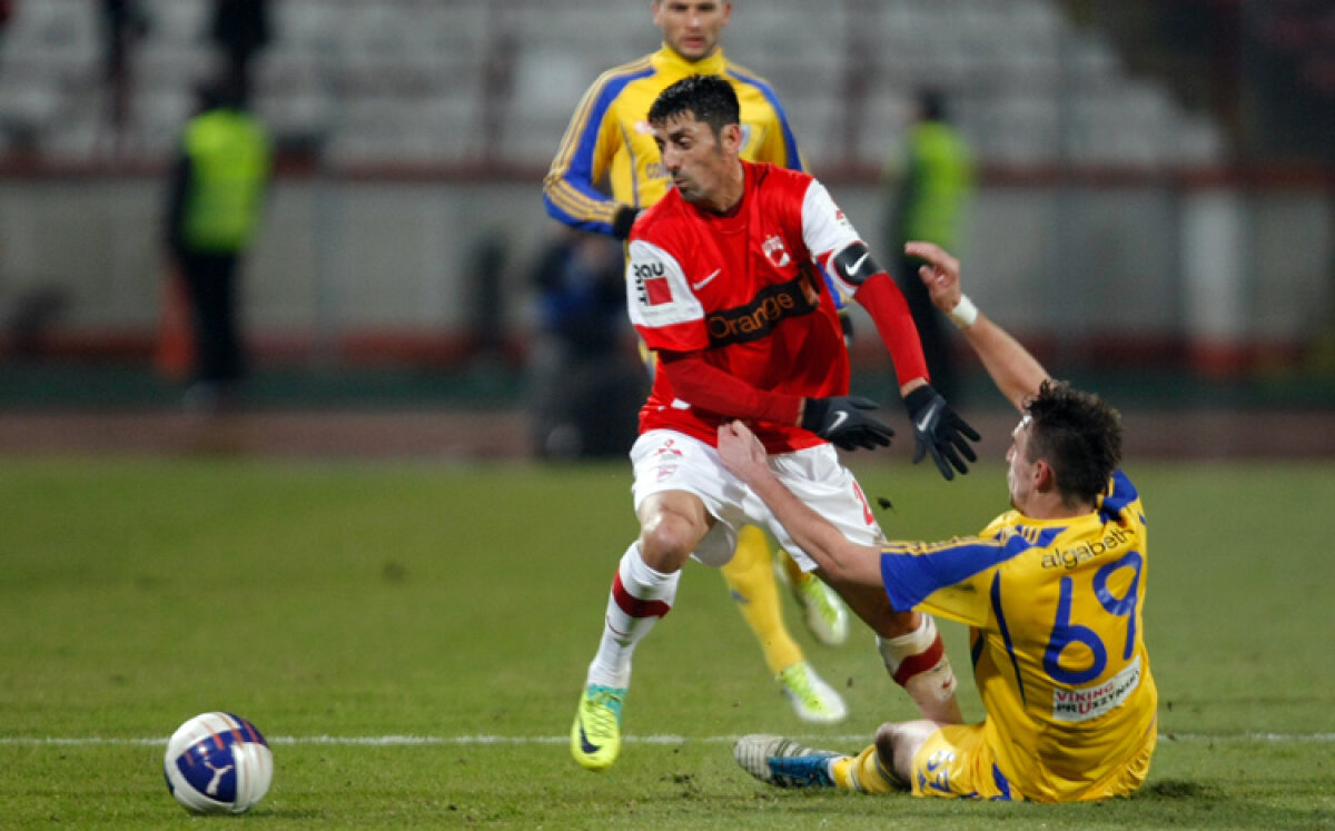FOTO "Cîinii" s-au calificat în semifinale » Dinamo - Petrolul 2-1