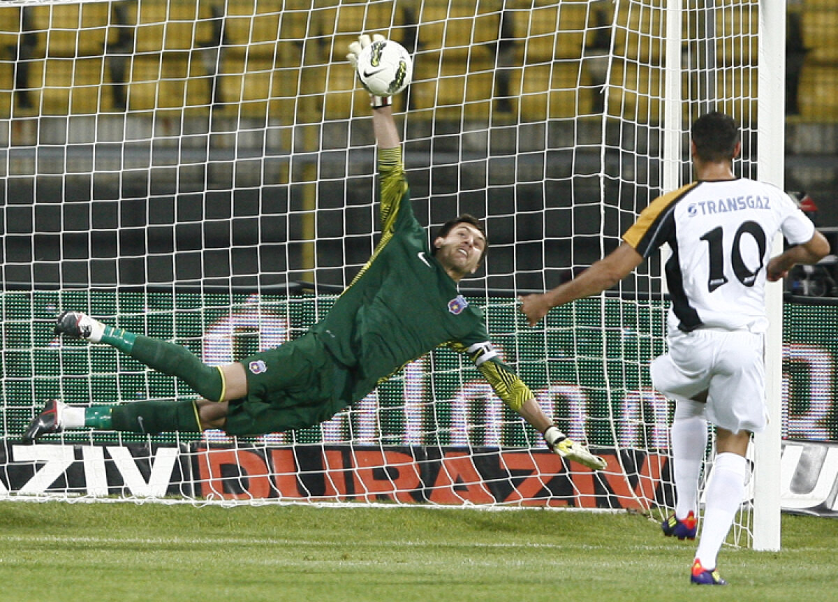 Tătăruşanu şi Beto, cu ochii-n patru! Steaua şi CFR ştiu să înscrie şi din afara careului