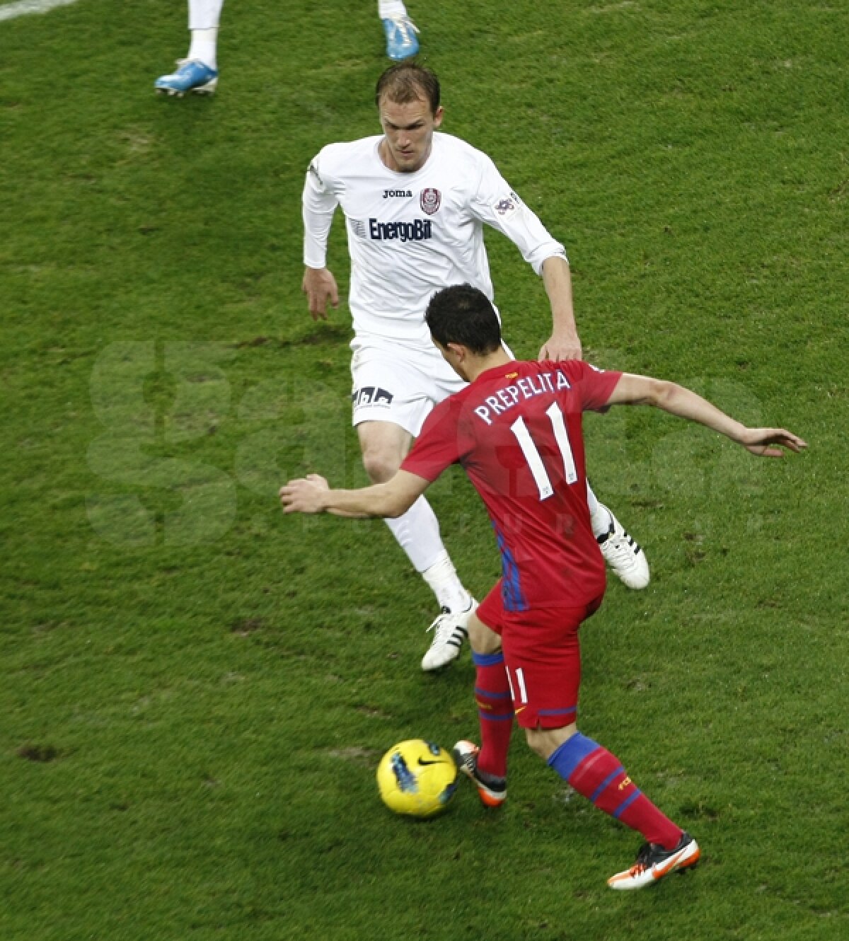 FOTO » Steaua termină la egalitate cu CFR, 1-1. Clujenii au avut doi jucători eliminaţi, Steaua trei bare