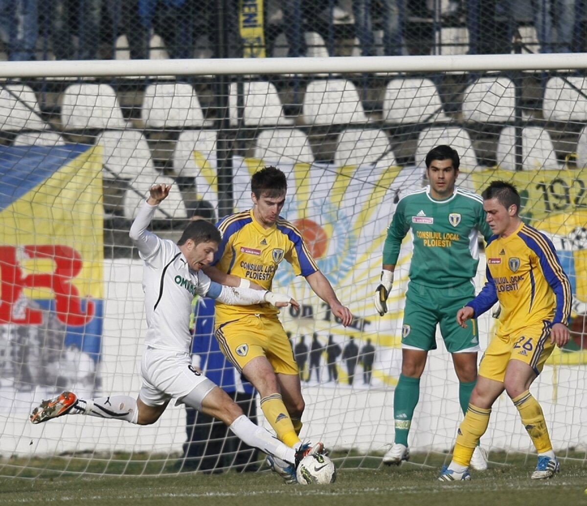 FOTO » Sportul nu a putut trece pe teren propriu de Petrolul, scor 1-1