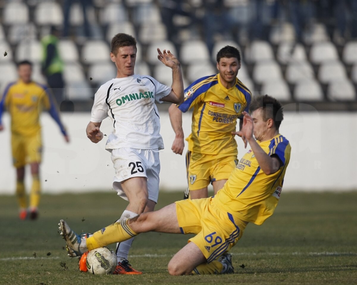 FOTO » Sportul nu a putut trece pe teren propriu de Petrolul, scor 1-1