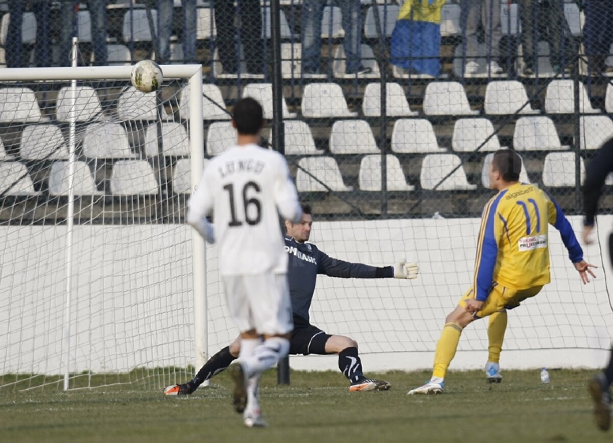 FOTO » Sportul nu a putut trece pe teren propriu de Petrolul, scor 1-1