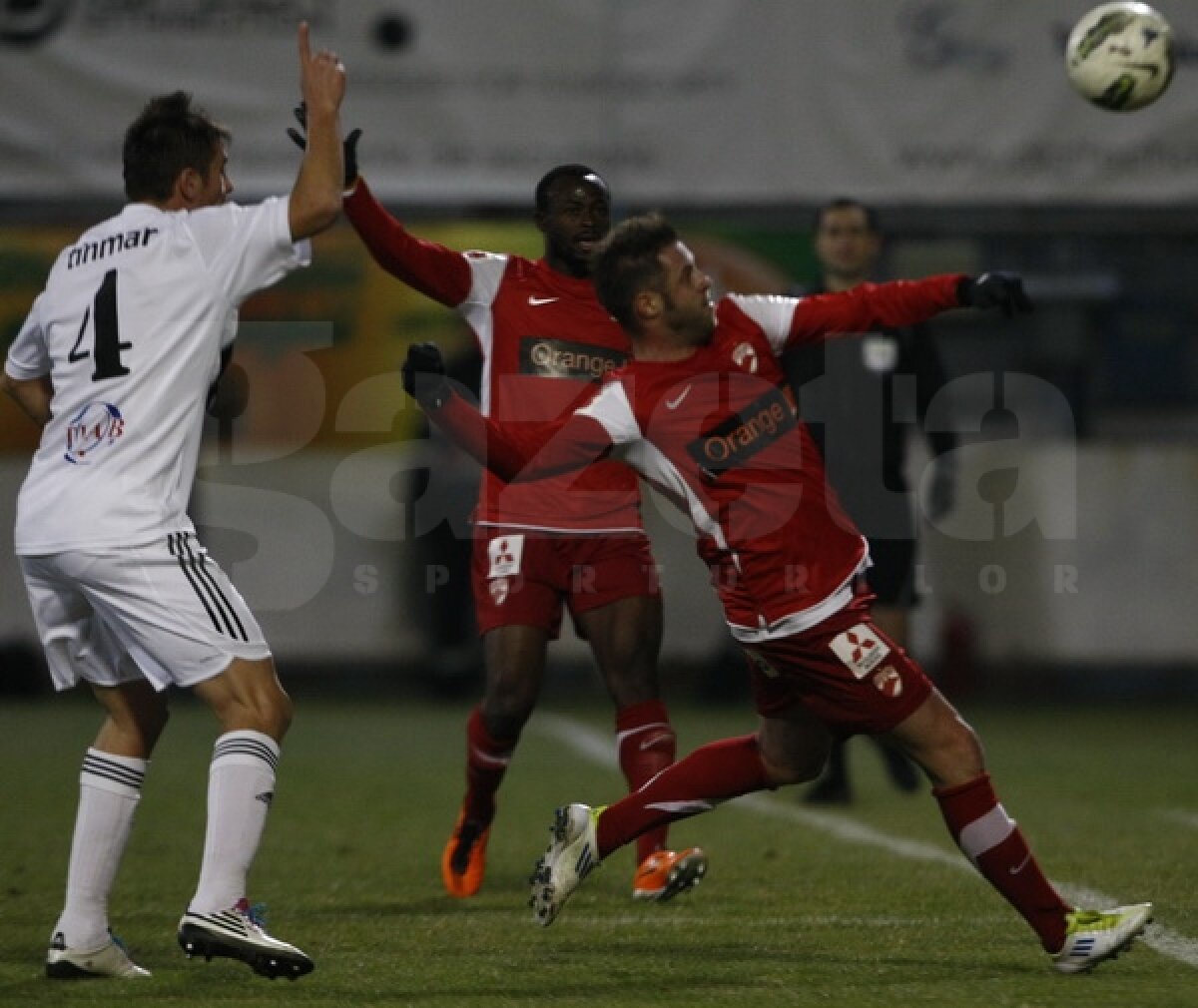 "Cîinii" termină turul pe primul loc » Astra - Dinamo 0-0