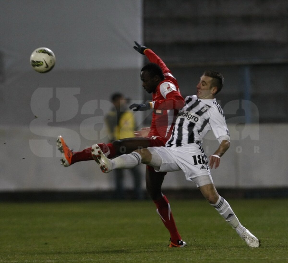 "Cîinii" termină turul pe primul loc » Astra - Dinamo 0-0