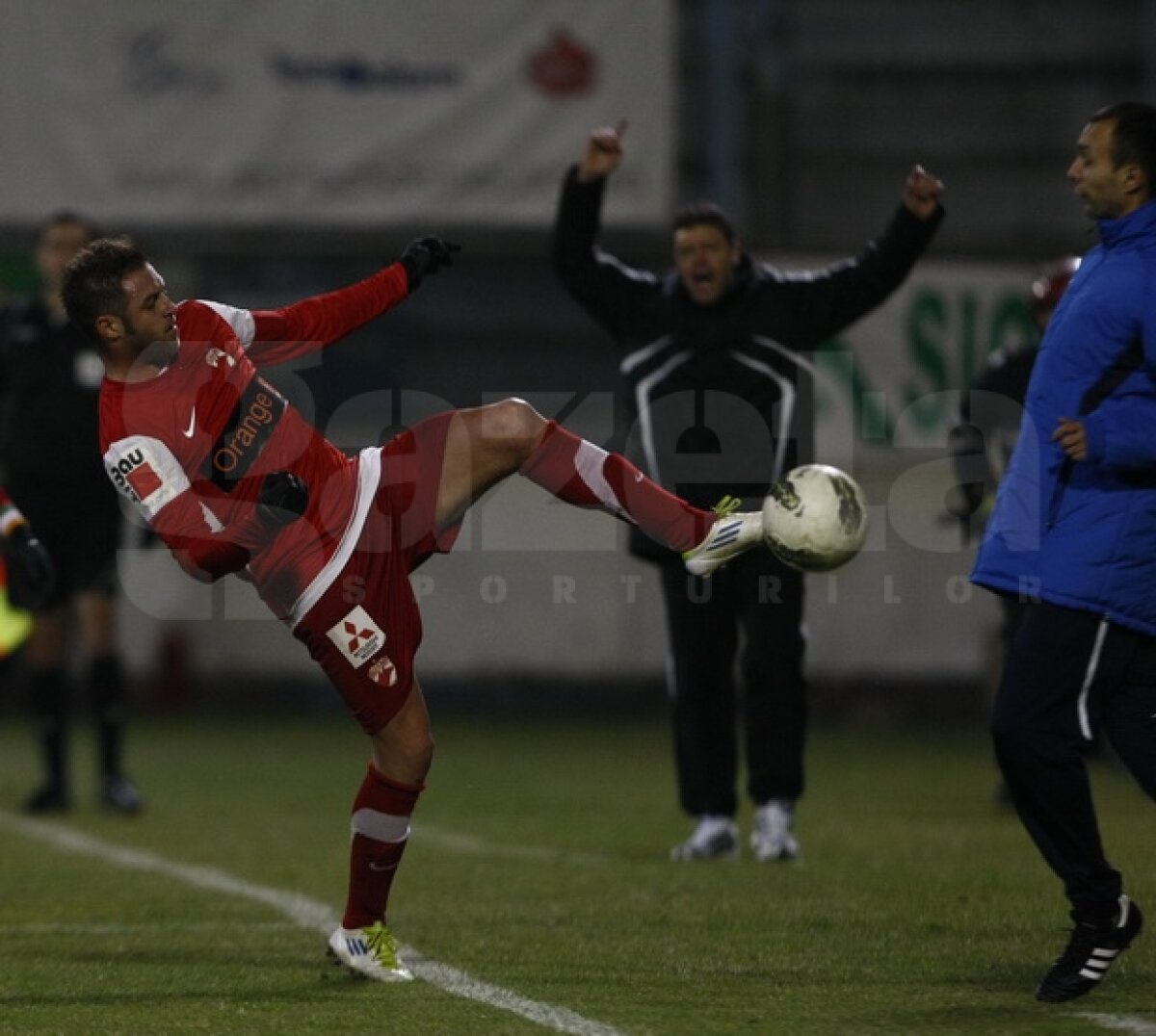 "Cîinii" termină turul pe primul loc » Astra - Dinamo 0-0