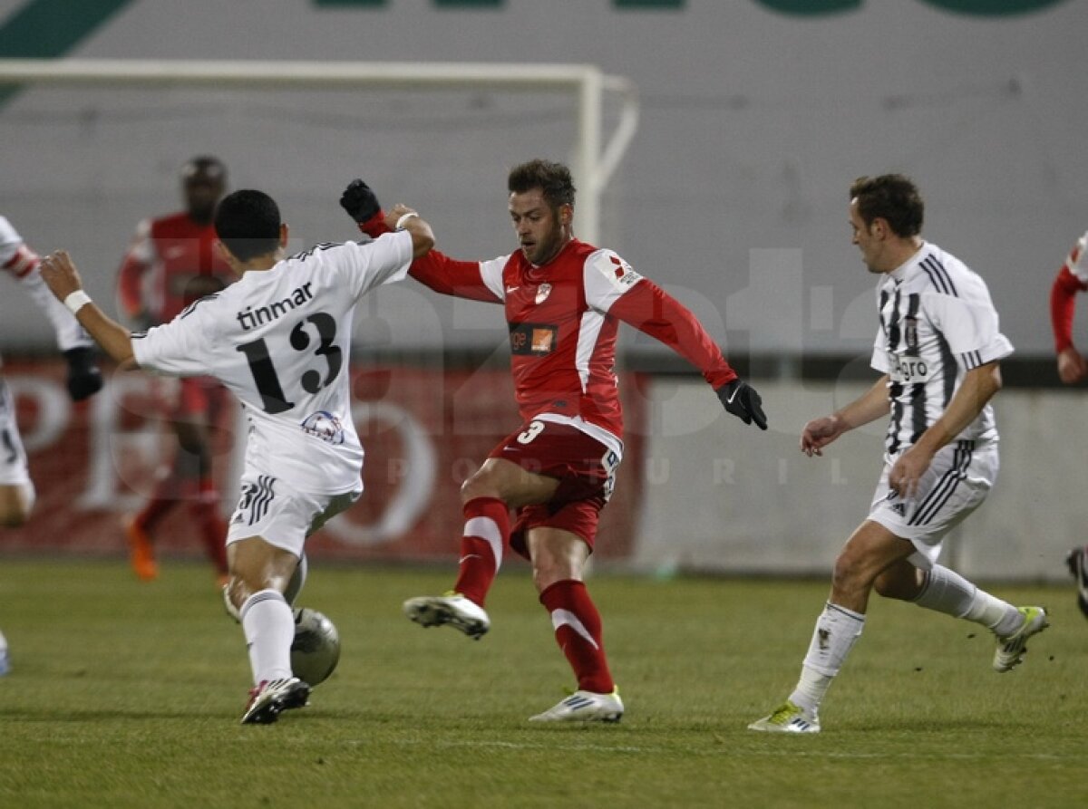 "Cîinii" termină turul pe primul loc » Astra - Dinamo 0-0