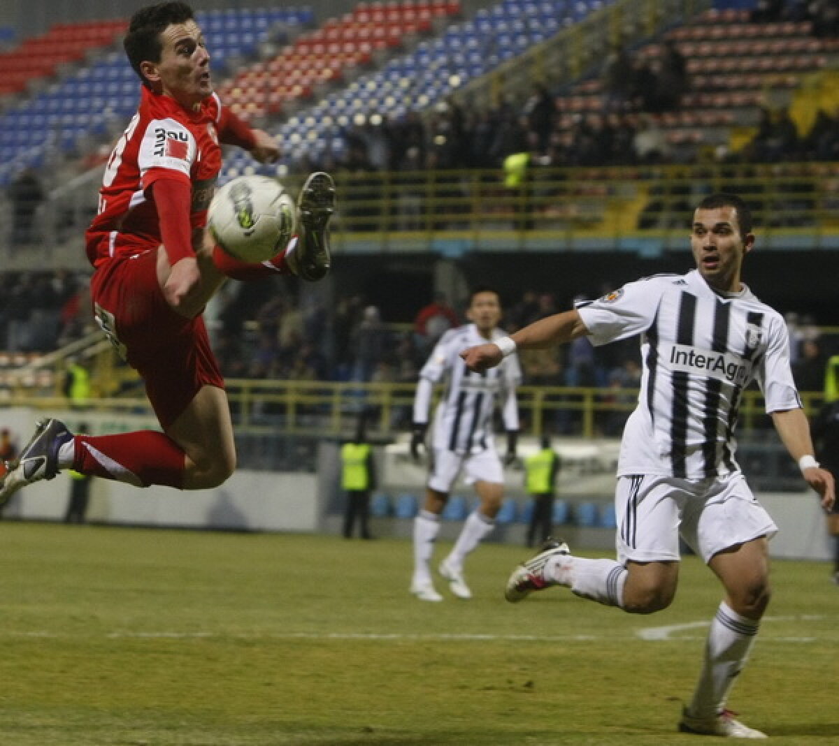 "Cîinii" termină turul pe primul loc » Astra - Dinamo 0-0