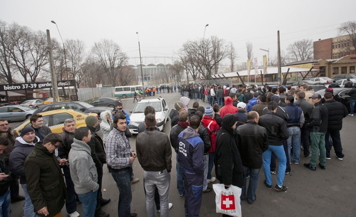 Cozi ca pe vremuri » 37.000 de bilete vîndute pentru Steaua - AEK Larnaca! Mîine se pun în vînzare ultimele tichete!