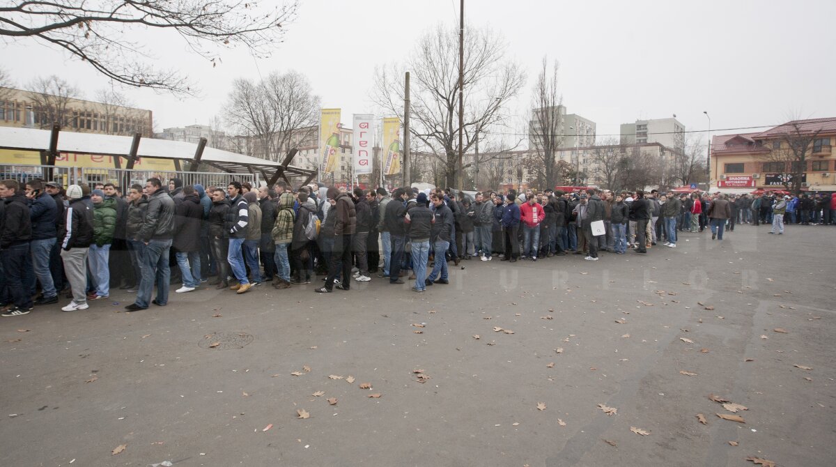 Cozi ca pe vremuri » 37.000 de bilete vîndute pentru Steaua - AEK Larnaca! Mîine se pun în vînzare ultimele tichete!