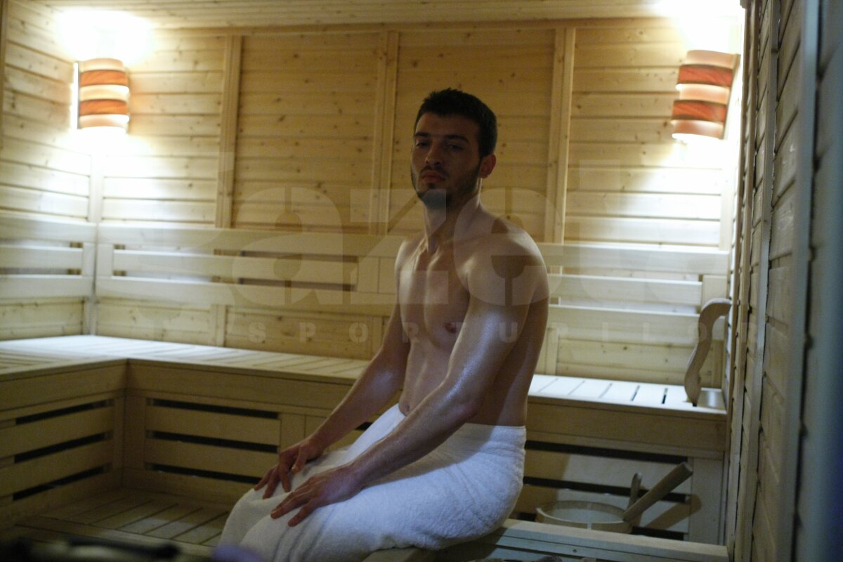 FOTO "Stejarii" au pozat nud pentru calendarul 2012