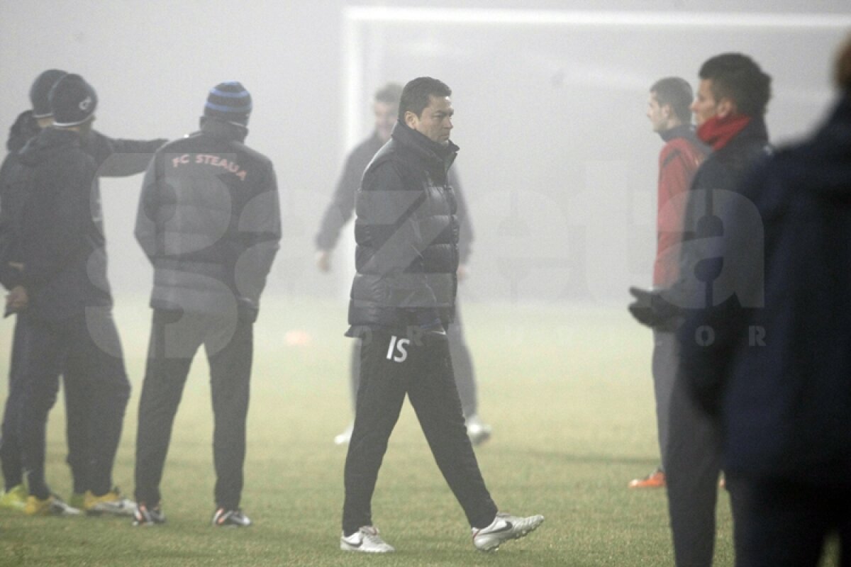 FOTO Steaua a efectuat antrenamentul oficial în ceaţă, dar cu zîmbetul pe buze