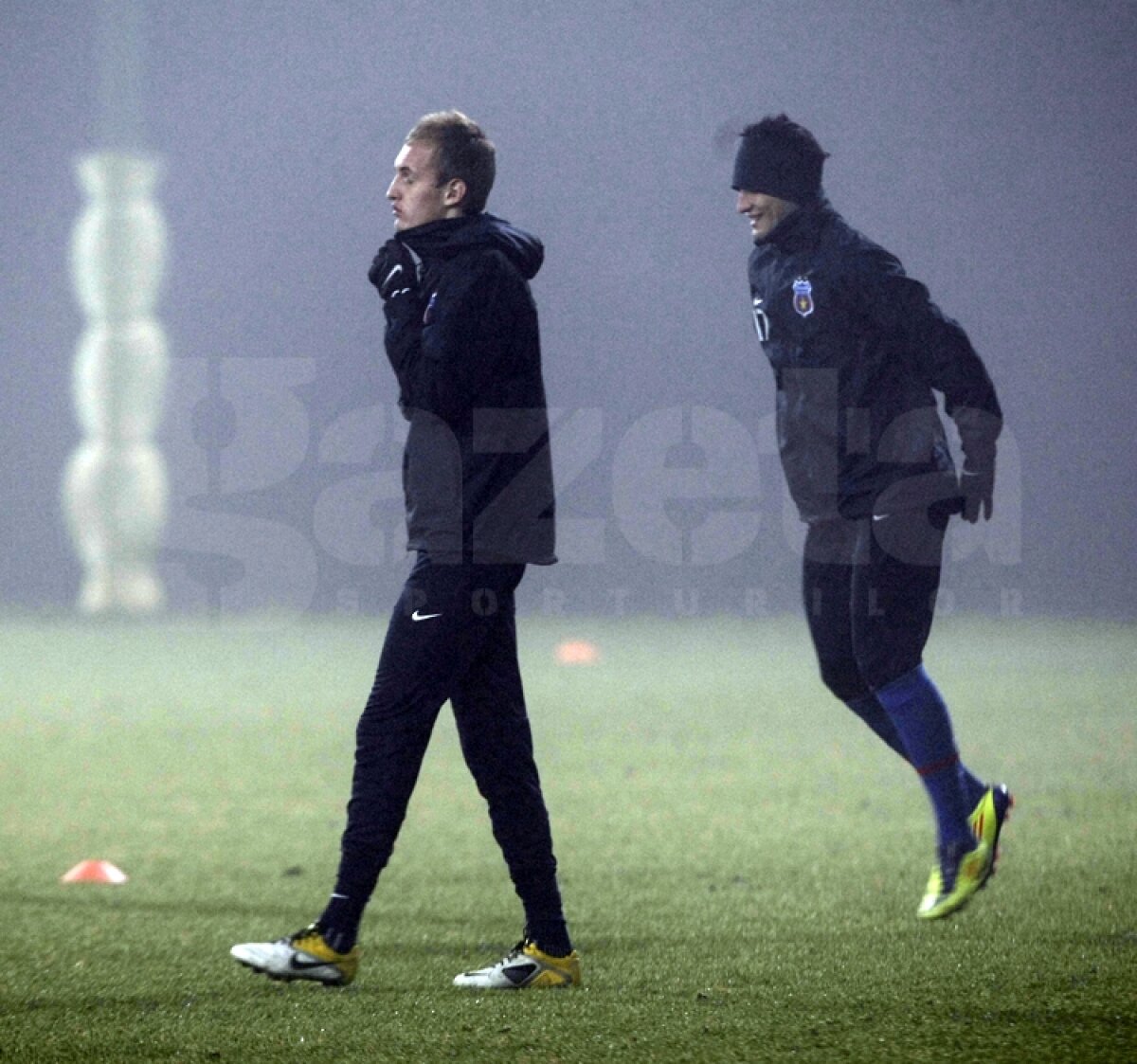FOTO Steaua a efectuat antrenamentul oficial în ceaţă, dar cu zîmbetul pe buze