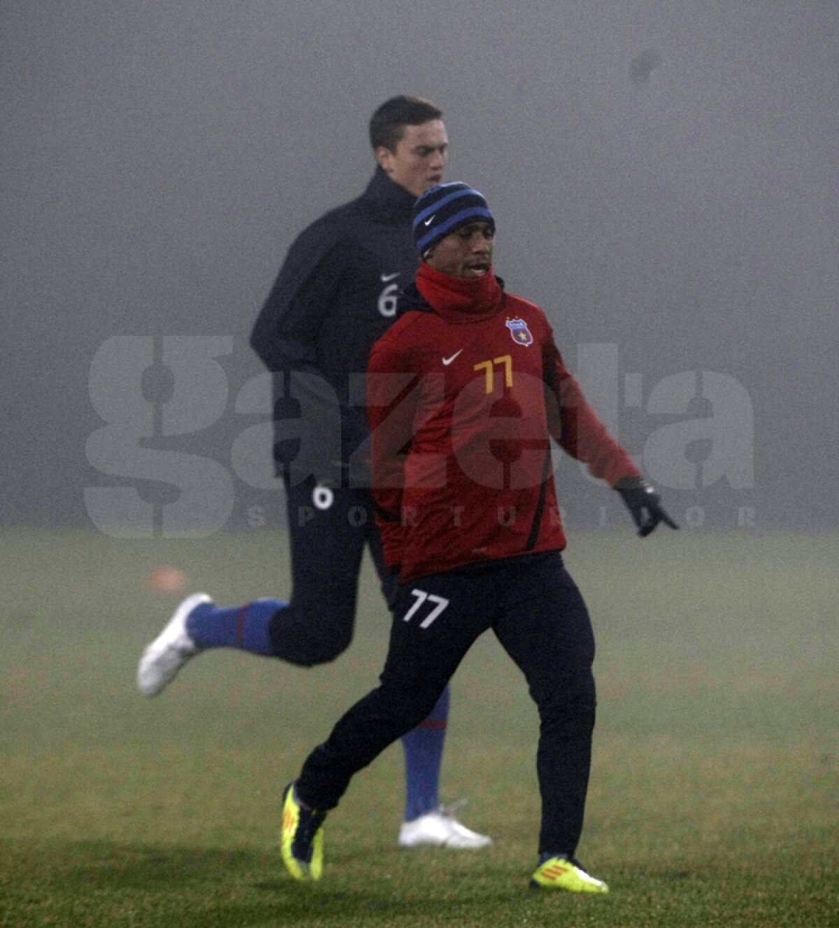 FOTO Steaua a efectuat antrenamentul oficial în ceaţă, dar cu zîmbetul pe buze