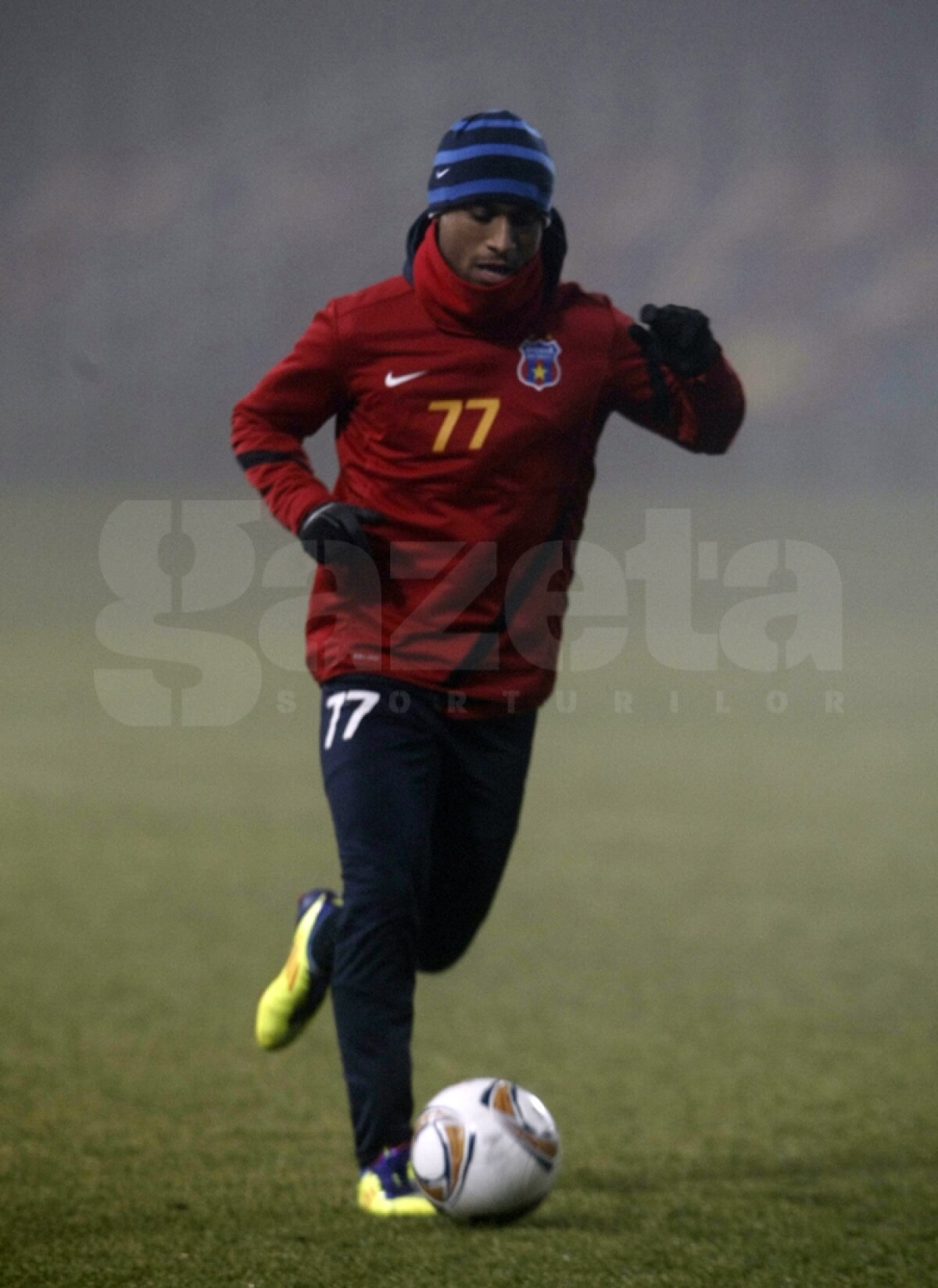 FOTO Steaua a efectuat antrenamentul oficial în ceaţă, dar cu zîmbetul pe buze