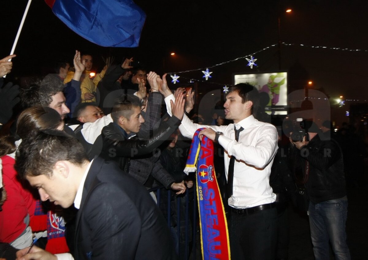 VIDEO şi FOTO 3.000 de suporteri ai Stelei au sărbătorit calificarea alături de jucători, la Universitate!