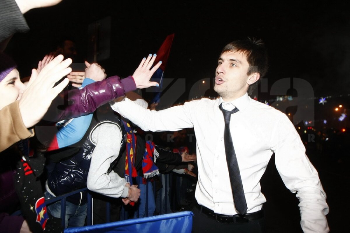 VIDEO şi FOTO 3.000 de suporteri ai Stelei au sărbătorit calificarea alături de jucători, la Universitate!