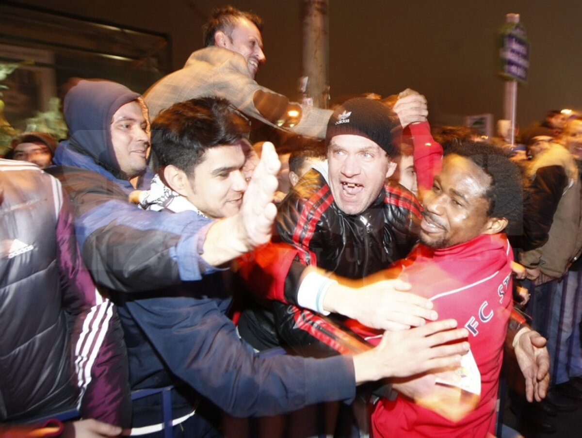 VIDEO şi FOTO 3.000 de suporteri ai Stelei au sărbătorit calificarea alături de jucători, la Universitate!
