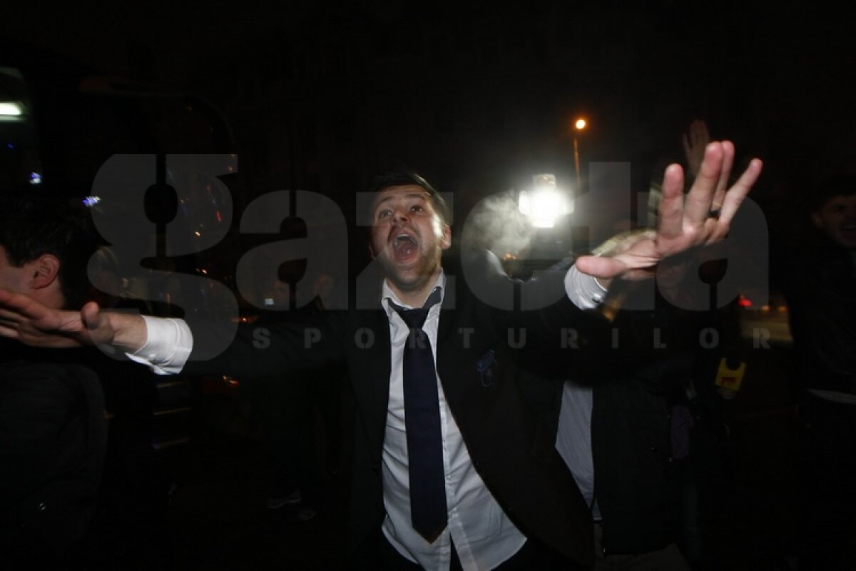 VIDEO şi FOTO 3.000 de suporteri ai Stelei au sărbătorit calificarea alături de jucători, la Universitate!