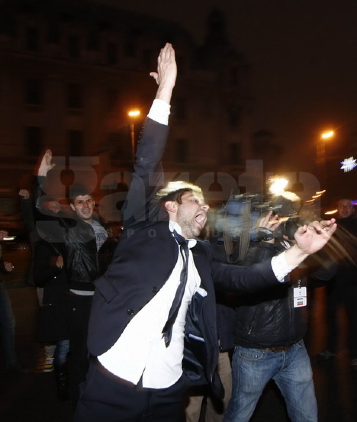 VIDEO şi FOTO 3.000 de suporteri ai Stelei au sărbătorit calificarea alături de jucători, la Universitate!