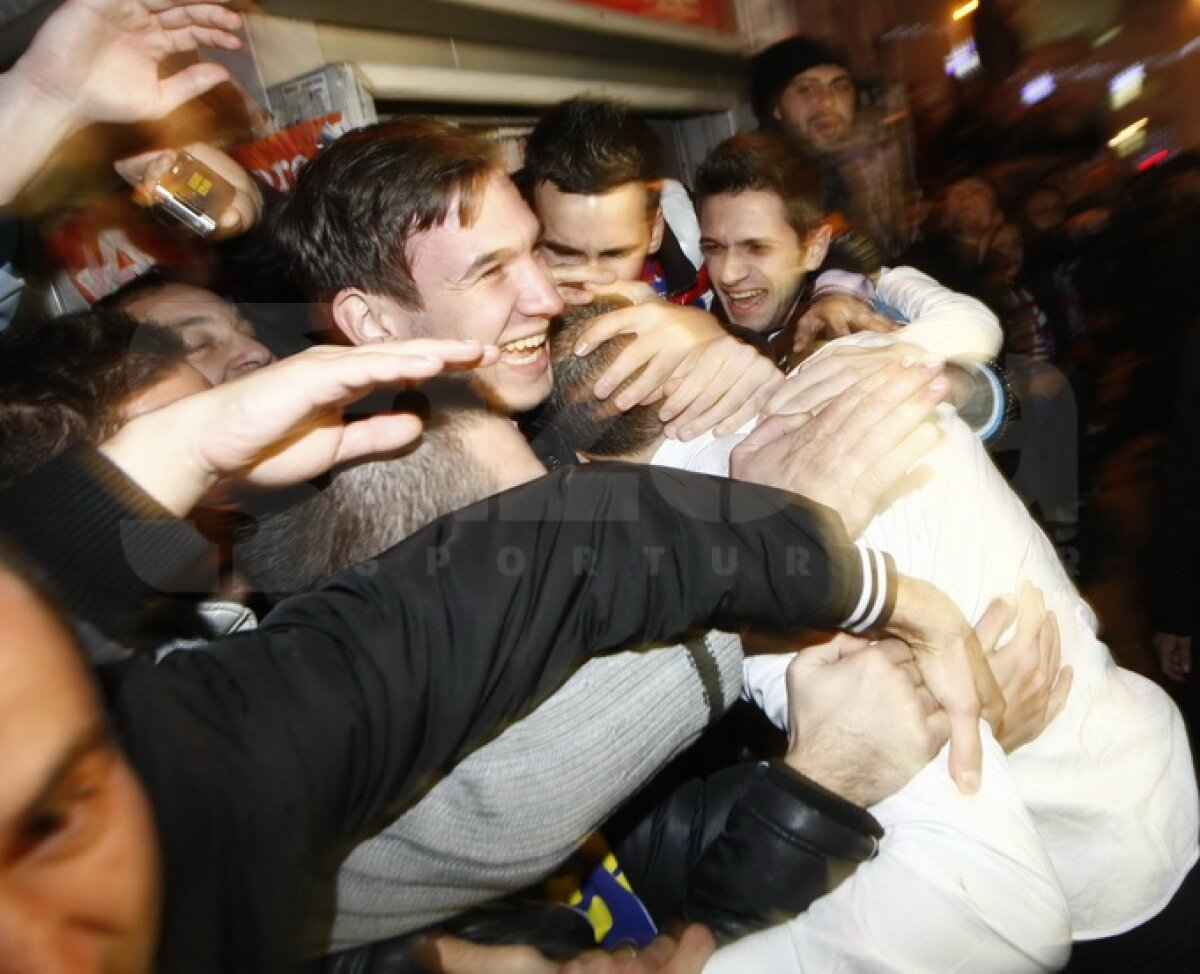 VIDEO şi FOTO 3.000 de suporteri ai Stelei au sărbătorit calificarea alături de jucători, la Universitate!