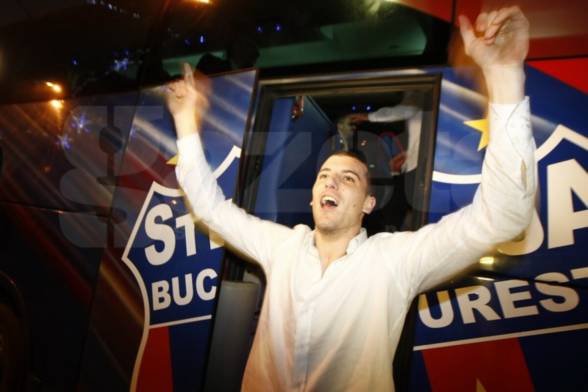 VIDEO şi FOTO 3.000 de suporteri ai Stelei au sărbătorit calificarea alături de jucători, la Universitate!