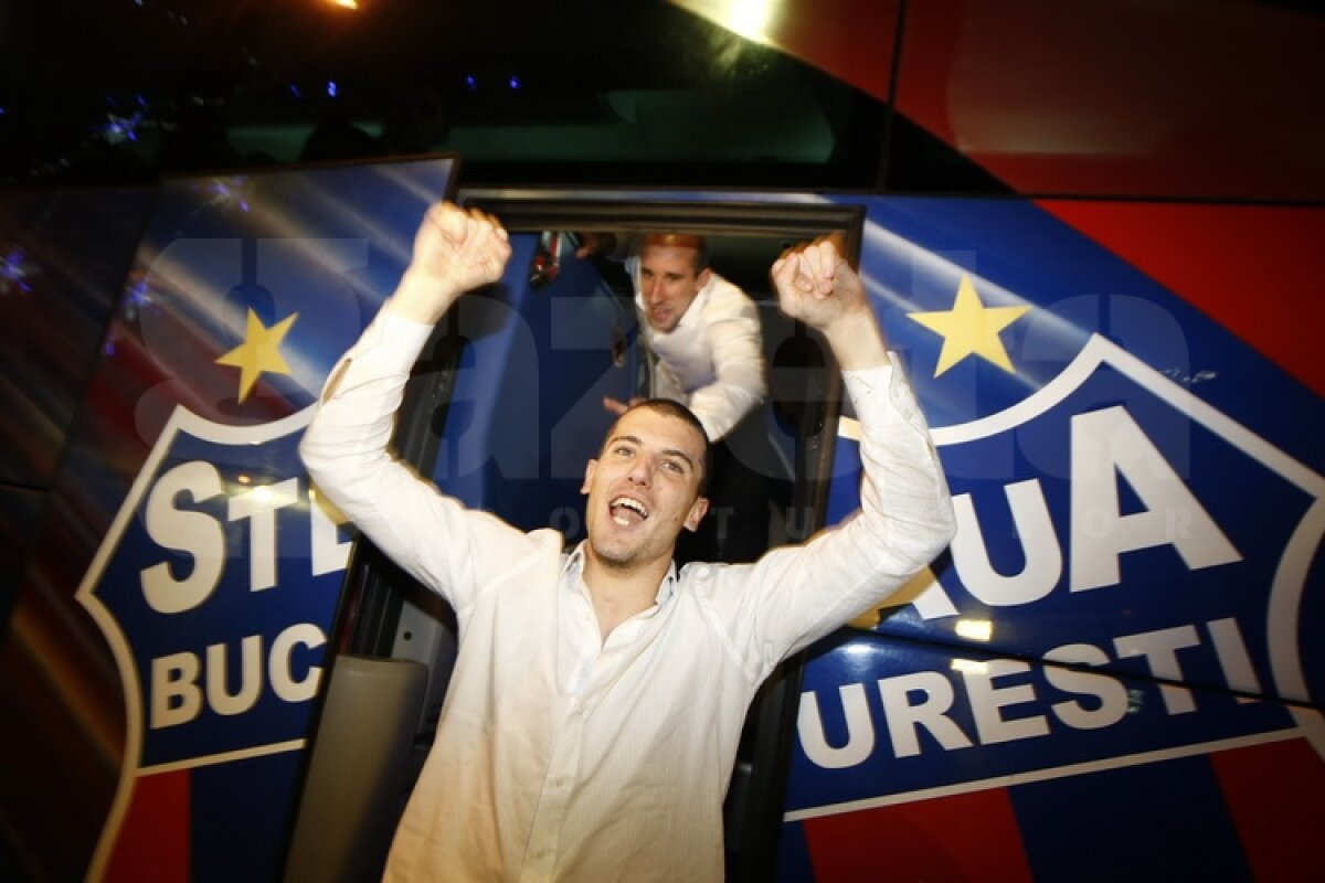 VIDEO şi FOTO 3.000 de suporteri ai Stelei au sărbătorit calificarea alături de jucători, la Universitate!