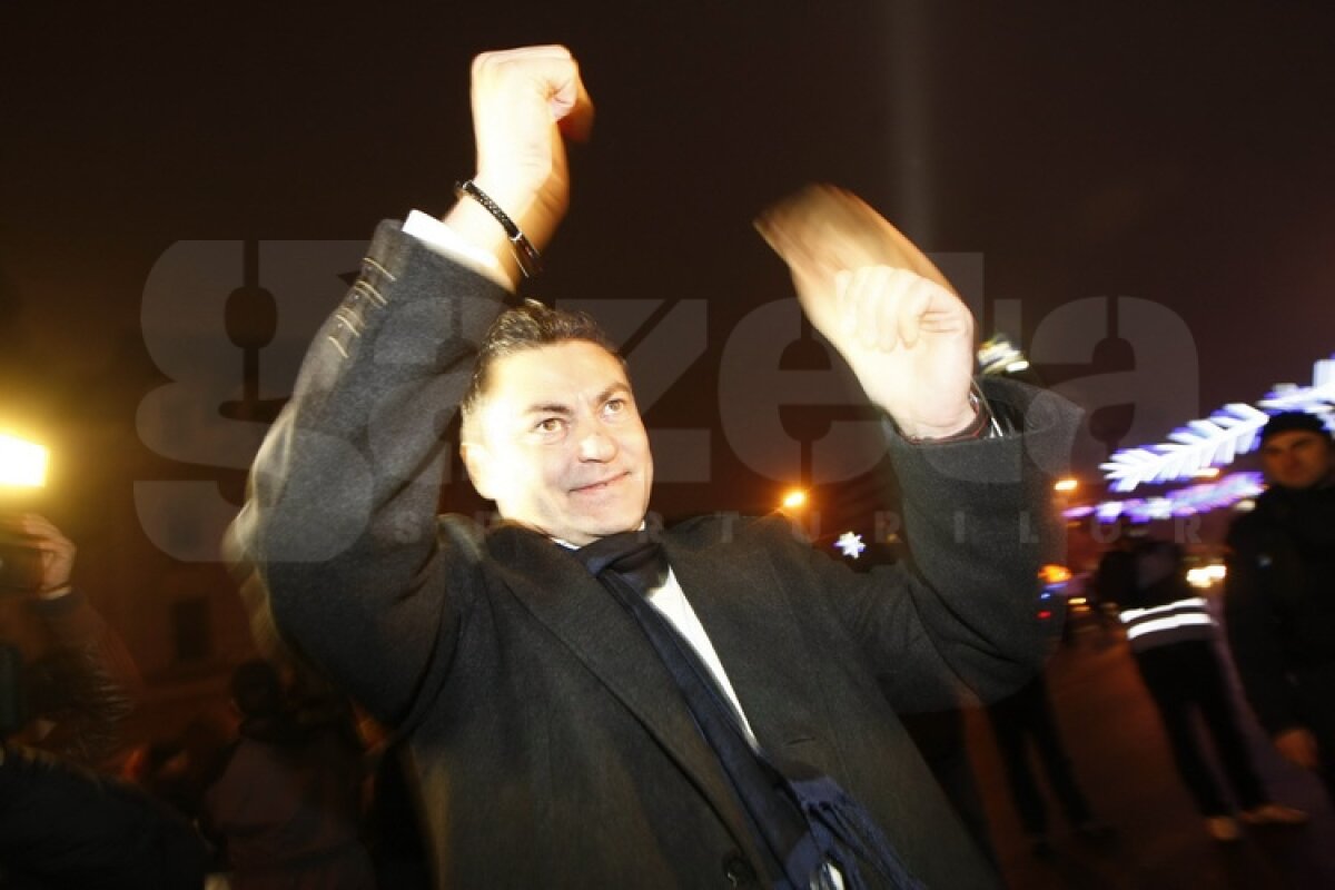 VIDEO şi FOTO 3.000 de suporteri ai Stelei au sărbătorit calificarea alături de jucători, la Universitate!