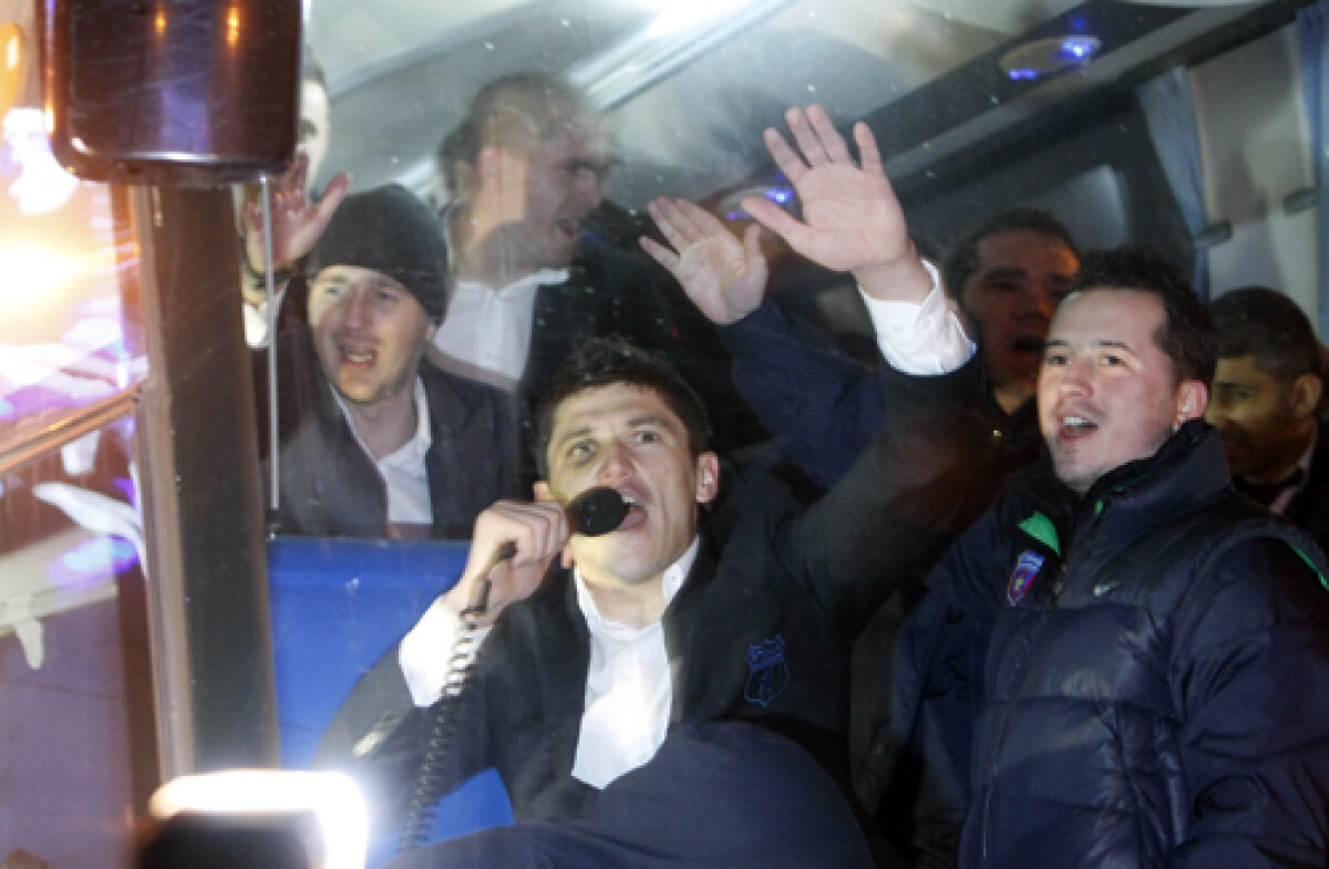 FOTO Universitatea Steaua! » Suporterii Stelei au ieşit din nou în Piaţa Universităţii